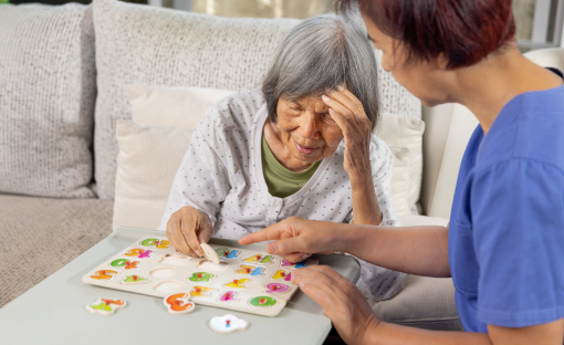 Parodontite e Alzheimer: cosa dice la scienza sul legame tra salute delle gengive e memoria. Scopri come prevenire con i nostri esperti.
